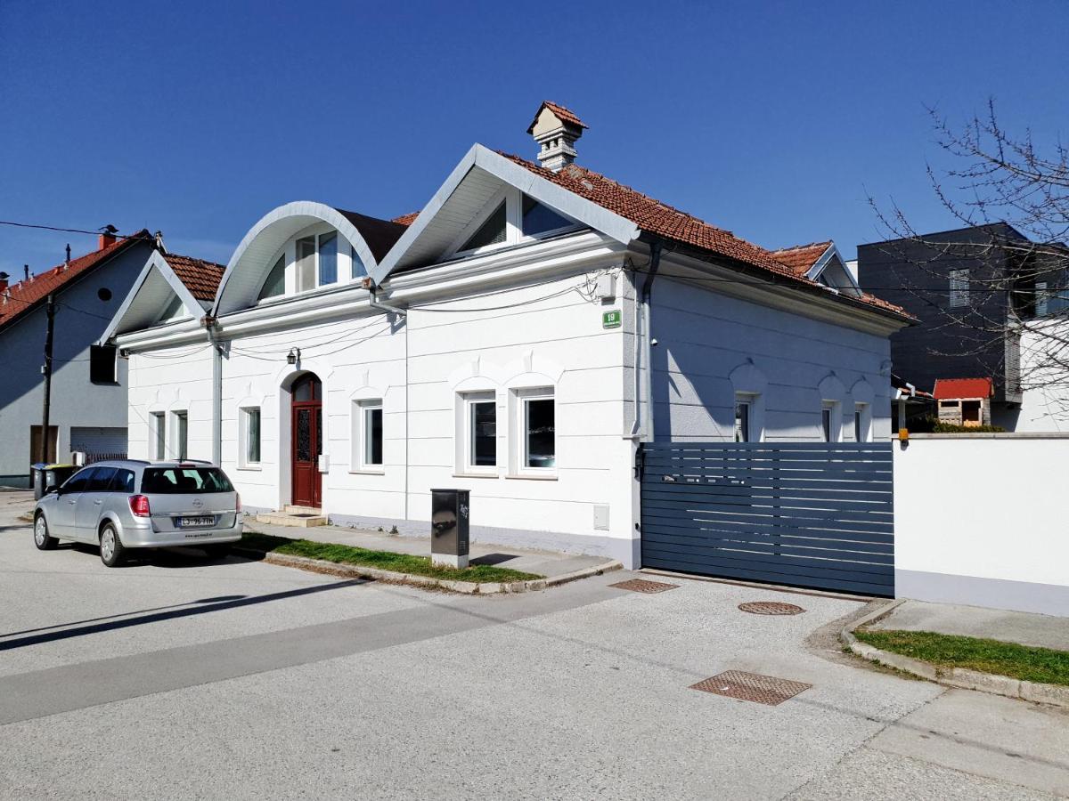 Charming Apartment Mila In Privat House With Free Parking Liubliana Exterior foto